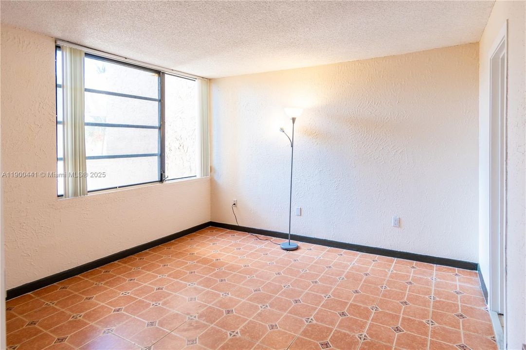 For Rent: $2,300 (3 beds, 2 baths, 1190 Square Feet)