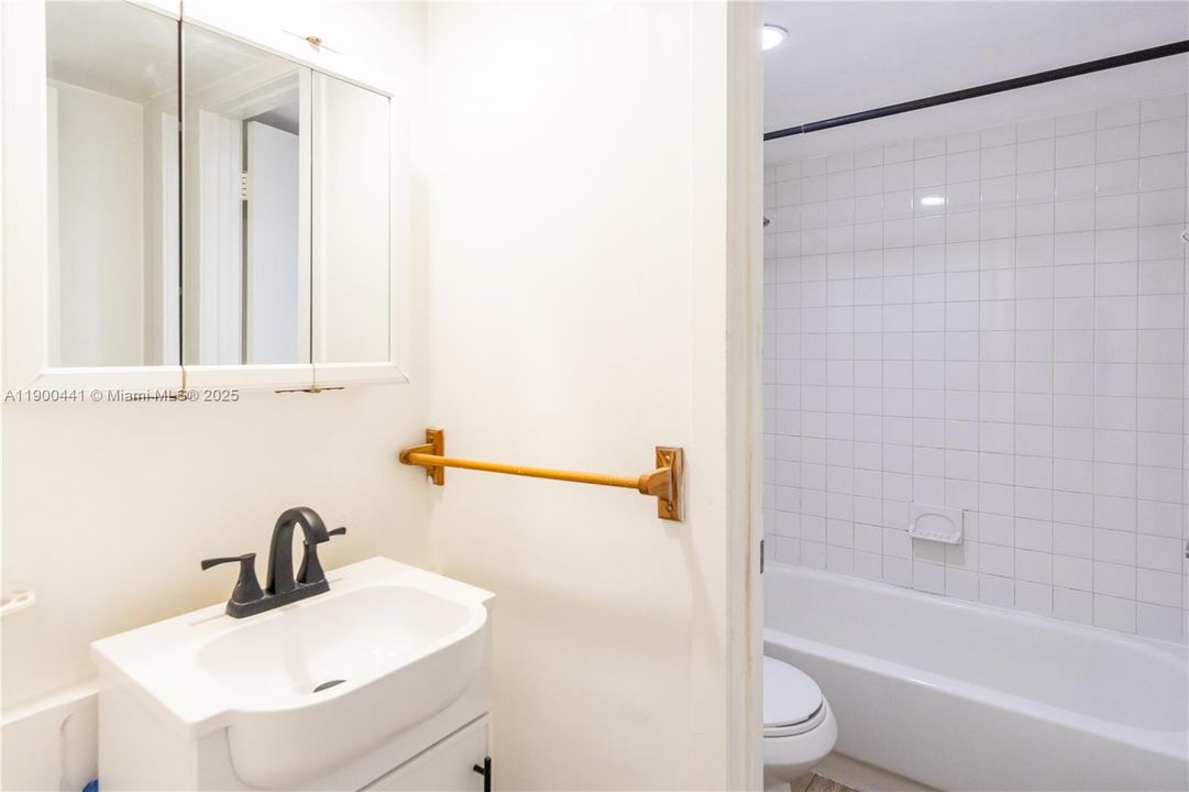 For Rent: $2,300 (3 beds, 2 baths, 1190 Square Feet)