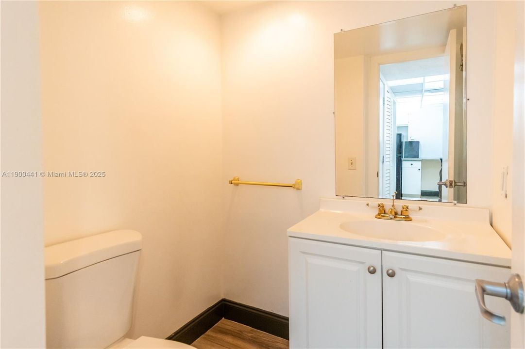 For Rent: $2,300 (3 beds, 2 baths, 1190 Square Feet)