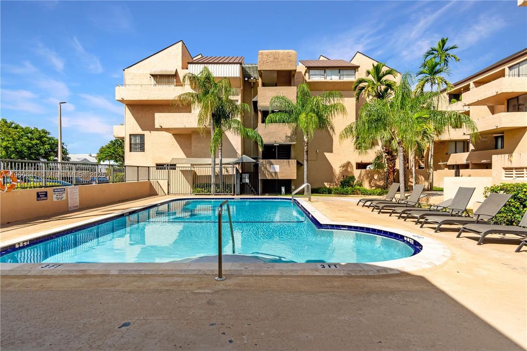 For Rent: $2,300 (3 beds, 2 baths, 1190 Square Feet)