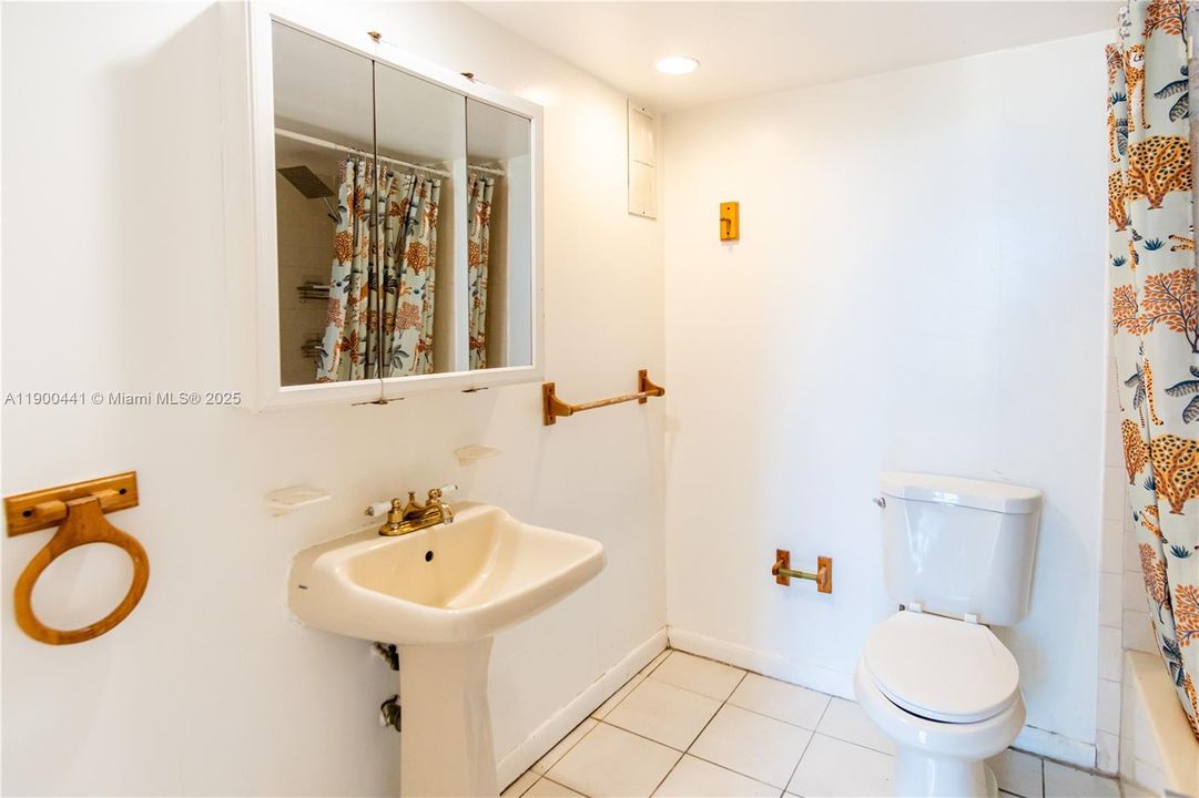 For Rent: $2,300 (3 beds, 2 baths, 1190 Square Feet)