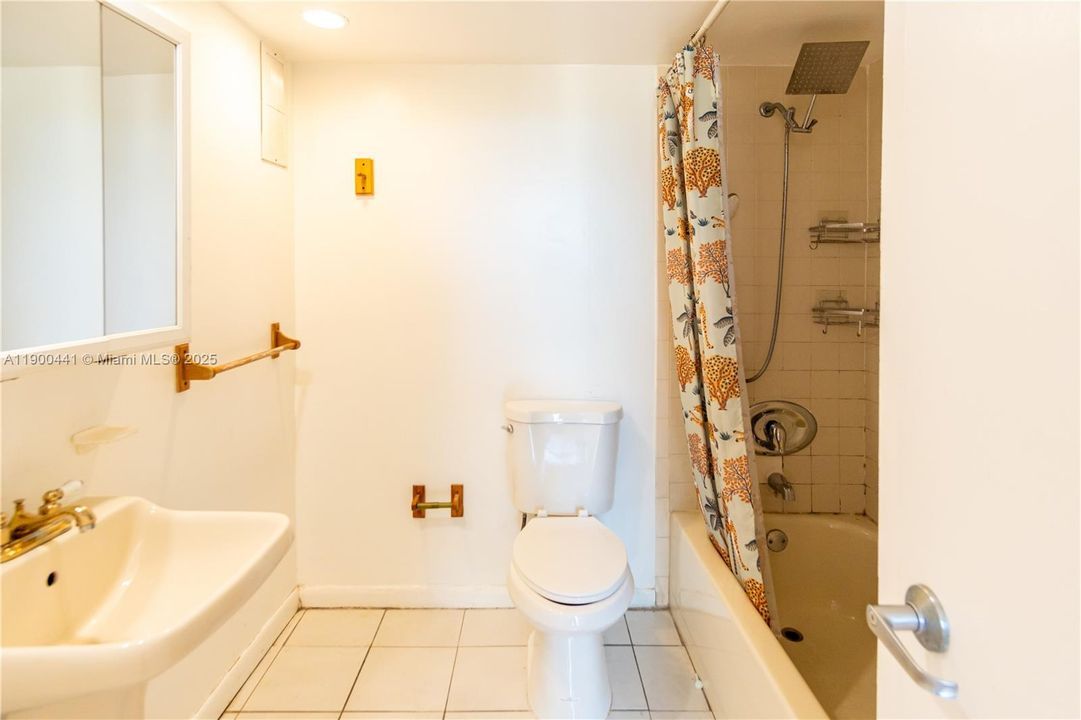 For Rent: $2,300 (3 beds, 2 baths, 1190 Square Feet)