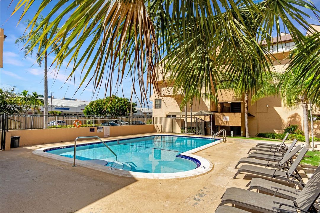 For Rent: $2,300 (3 beds, 2 baths, 1190 Square Feet)