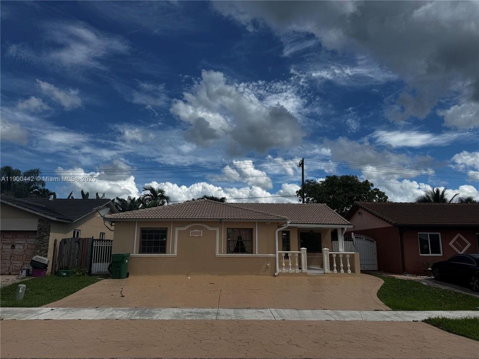 For Rent: $3,200 (3 beds, 2 baths, 1453 Square Feet)