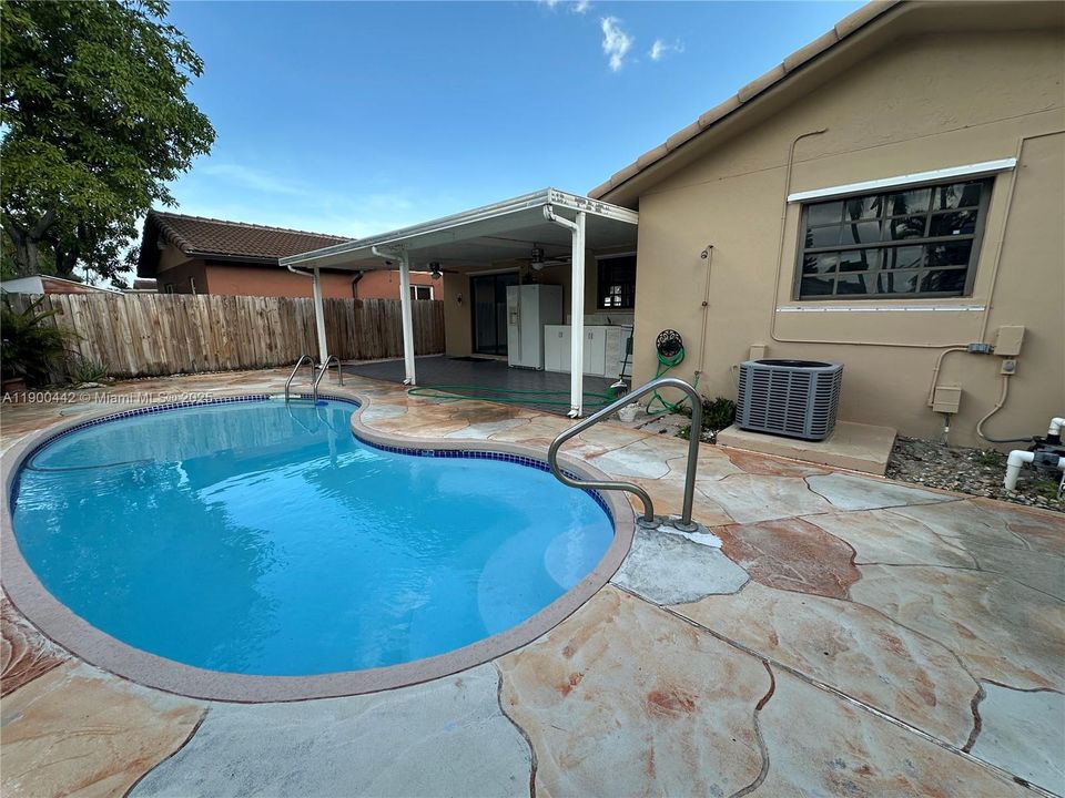 For Rent: $3,200 (3 beds, 2 baths, 1453 Square Feet)