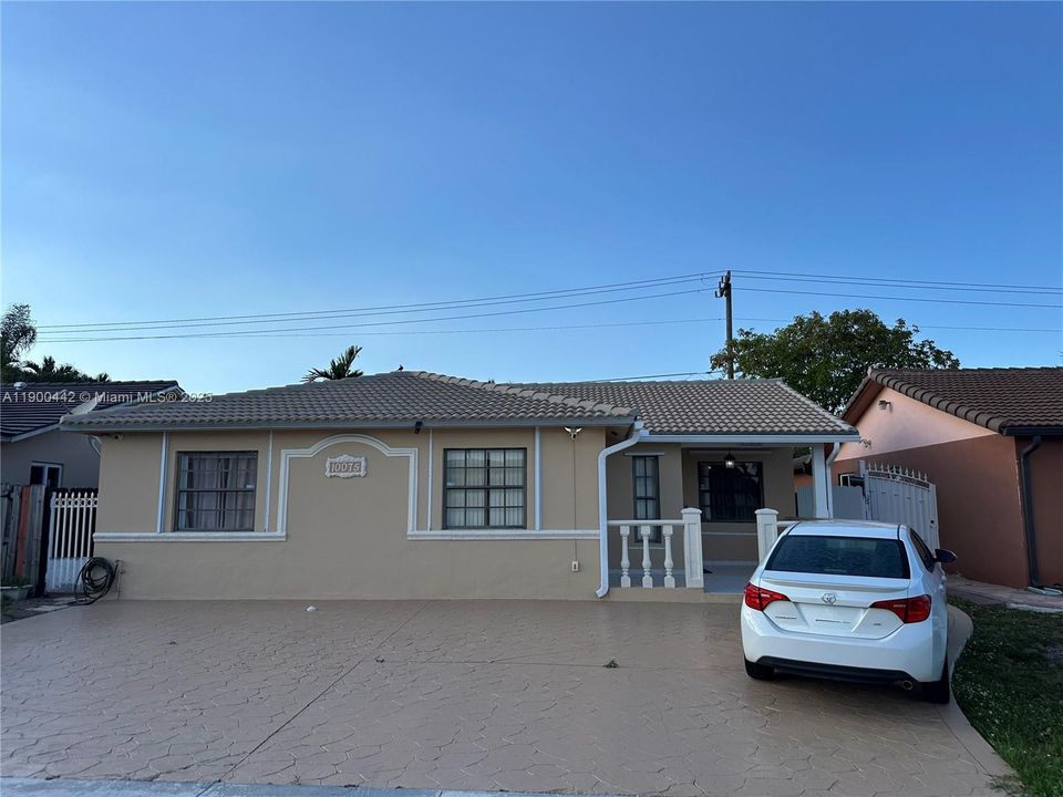 For Rent: $3,200 (3 beds, 2 baths, 1453 Square Feet)