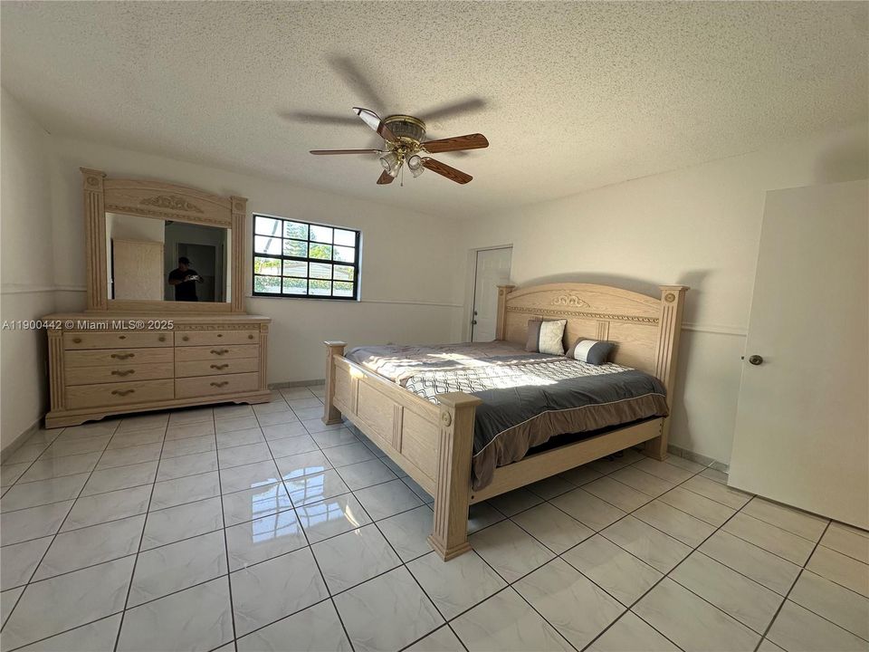 For Rent: $3,200 (3 beds, 2 baths, 1453 Square Feet)