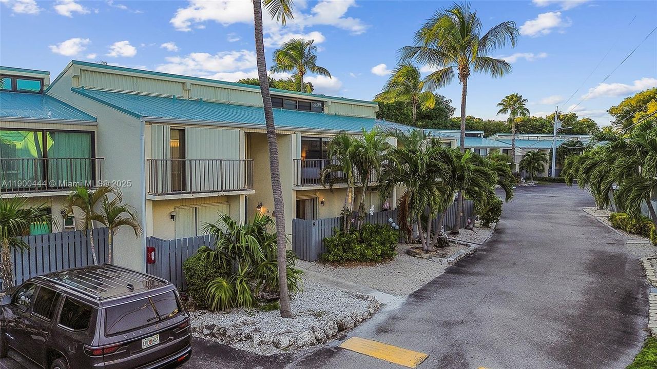 En Venta: $549,900 (2 camas, 2 baños, 1365 Pies cuadrados)