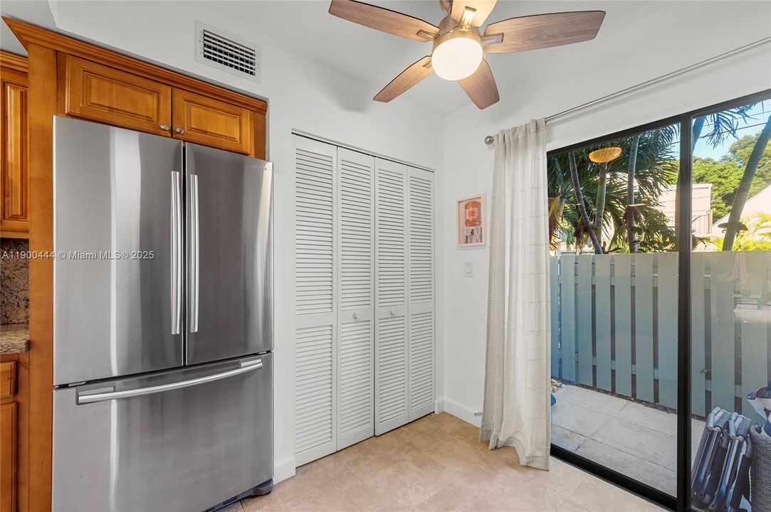 En Venta: $549,900 (2 camas, 2 baños, 1365 Pies cuadrados)