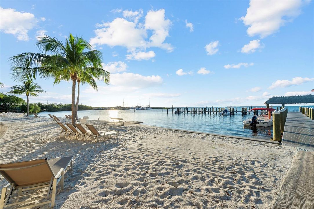 En Venta: $549,900 (2 camas, 2 baños, 1365 Pies cuadrados)