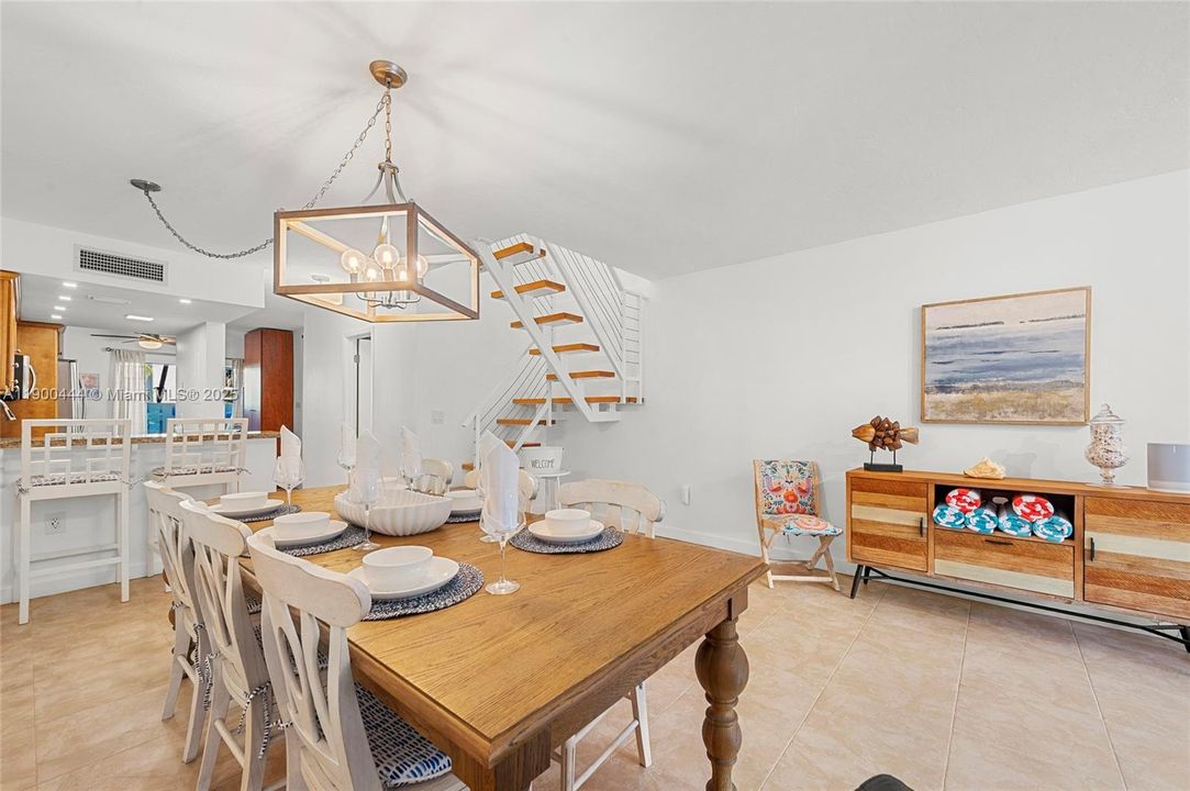 En Venta: $549,900 (2 camas, 2 baños, 1365 Pies cuadrados)