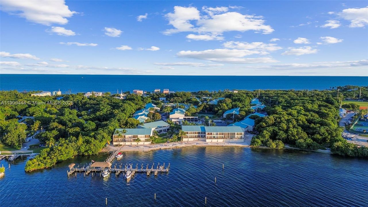 En Venta: $549,900 (2 camas, 2 baños, 1365 Pies cuadrados)