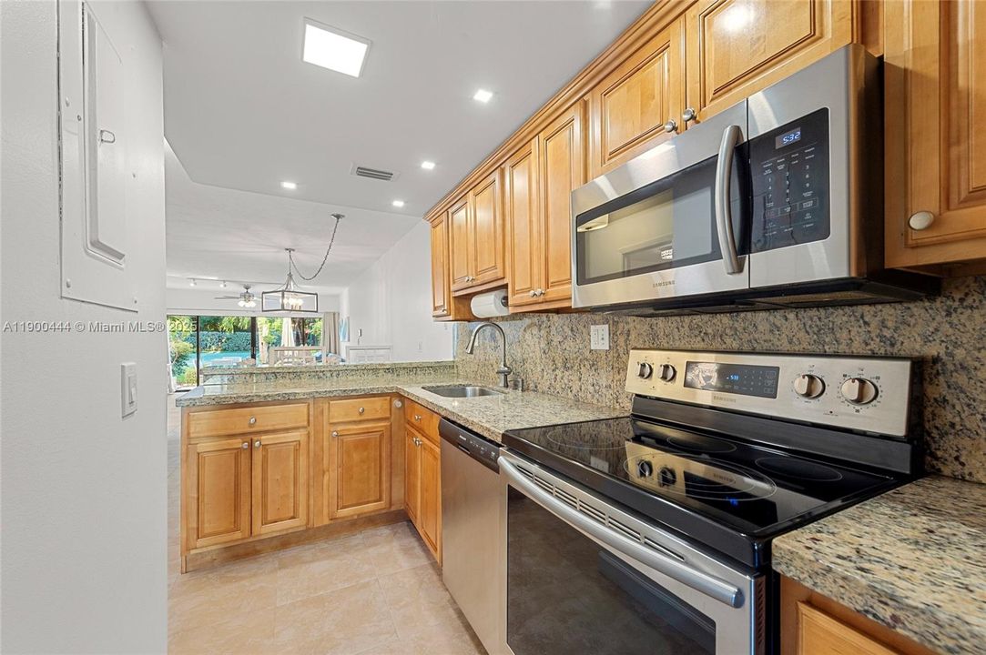 En Venta: $549,900 (2 camas, 2 baños, 1365 Pies cuadrados)