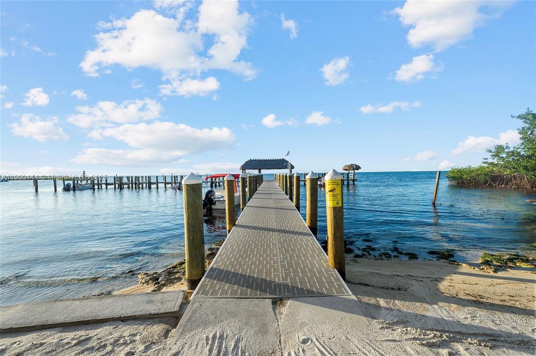 En Venta: $549,900 (2 camas, 2 baños, 1365 Pies cuadrados)