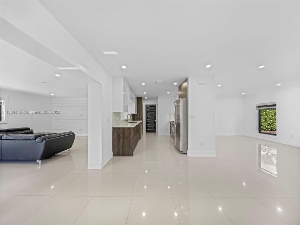 Recently Rented: $4,200 (4 beds, 3 baths, 1975 Square Feet)