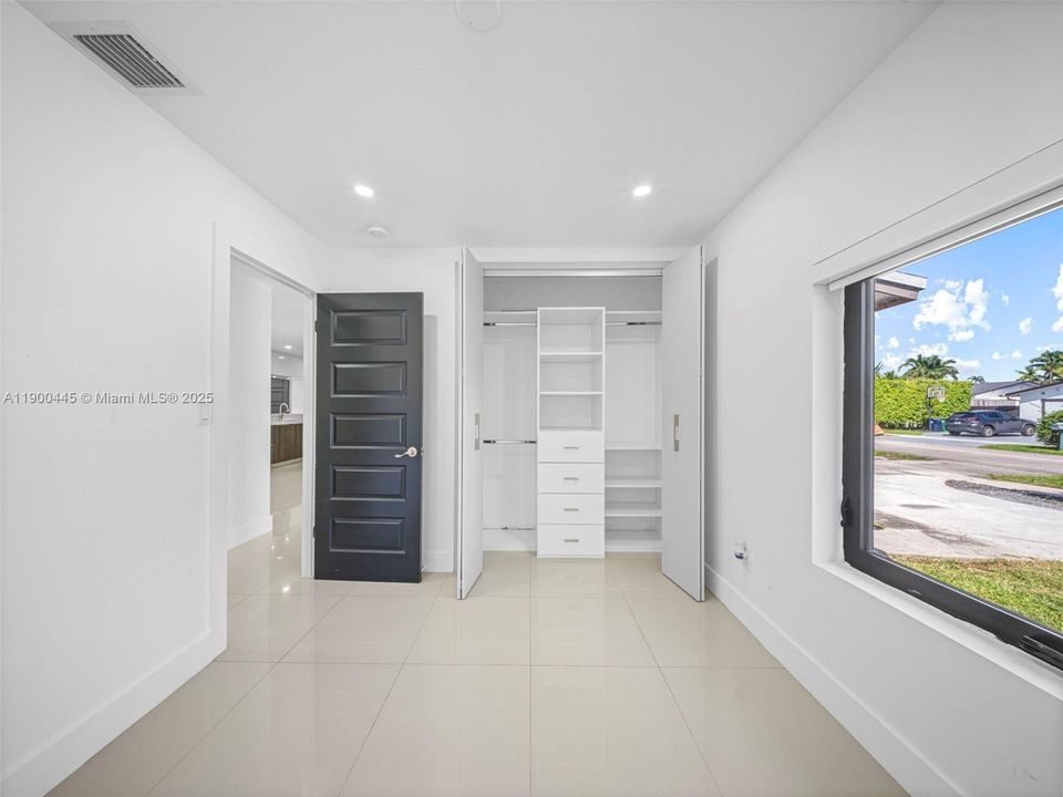 Recently Rented: $4,200 (4 beds, 3 baths, 1975 Square Feet)