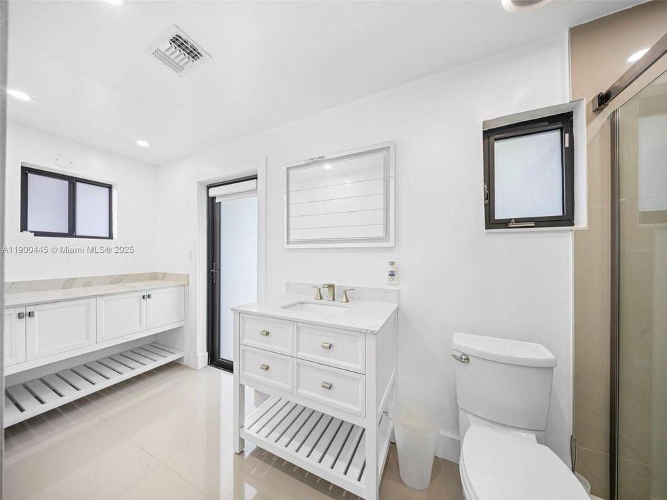 Recently Rented: $4,200 (4 beds, 3 baths, 1975 Square Feet)