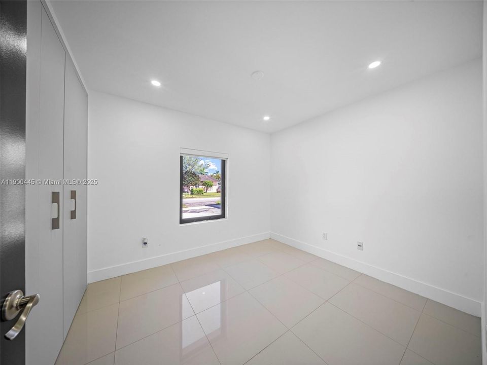 Recently Rented: $4,200 (4 beds, 3 baths, 1975 Square Feet)