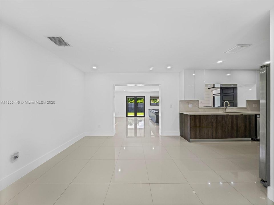 Recently Rented: $4,200 (4 beds, 3 baths, 1975 Square Feet)