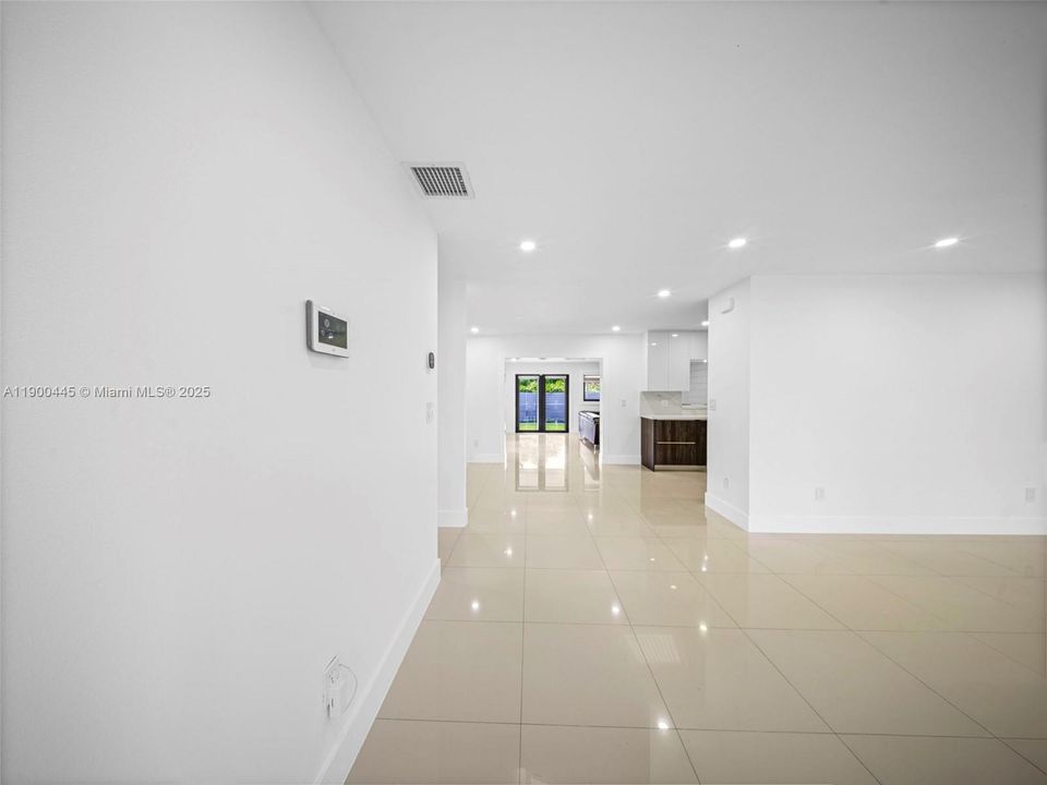 Recently Rented: $4,200 (4 beds, 3 baths, 1975 Square Feet)