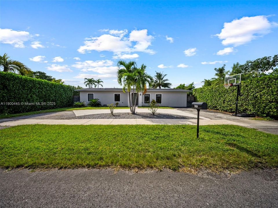 Recently Rented: $4,200 (4 beds, 3 baths, 1975 Square Feet)