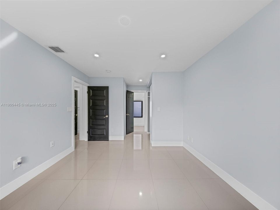 Recently Rented: $4,200 (4 beds, 3 baths, 1975 Square Feet)