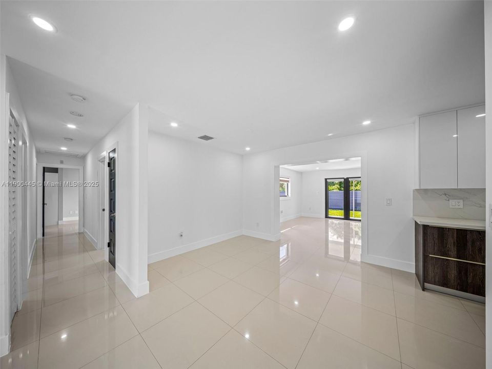 Recently Rented: $4,200 (4 beds, 3 baths, 1975 Square Feet)