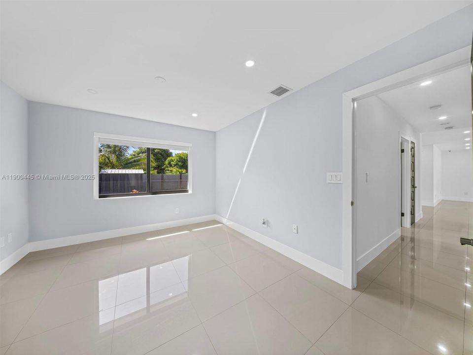 Recently Rented: $4,200 (4 beds, 3 baths, 1975 Square Feet)