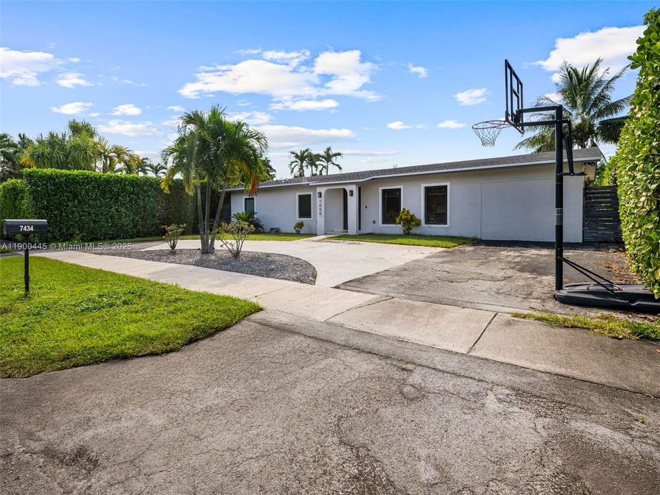 Recently Rented: $4,200 (4 beds, 3 baths, 1975 Square Feet)