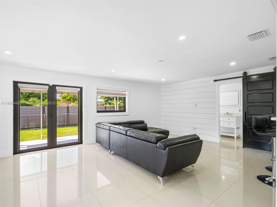 Recently Rented: $4,200 (4 beds, 3 baths, 1975 Square Feet)