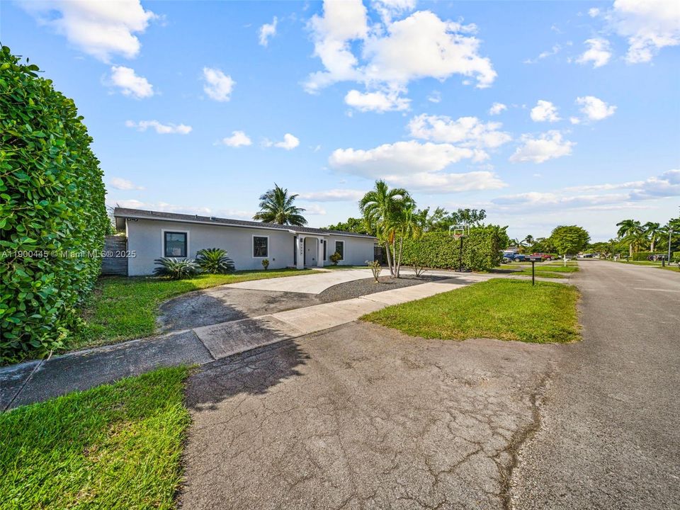 Recently Rented: $4,200 (4 beds, 3 baths, 1975 Square Feet)