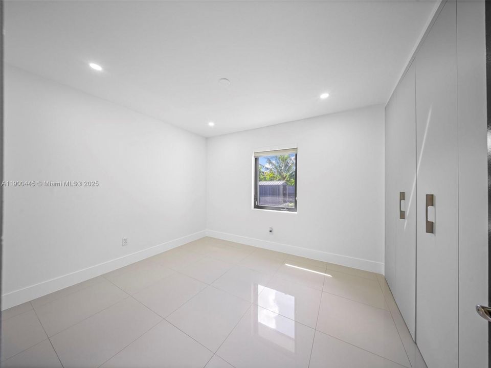 Recently Rented: $4,200 (4 beds, 3 baths, 1975 Square Feet)