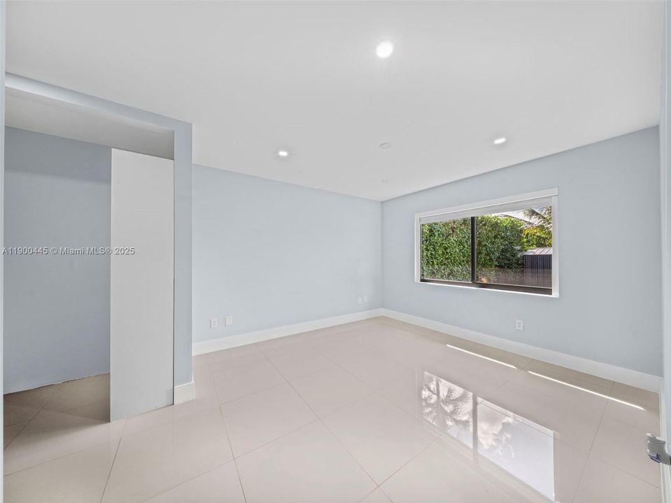 Recently Rented: $4,200 (4 beds, 3 baths, 1975 Square Feet)