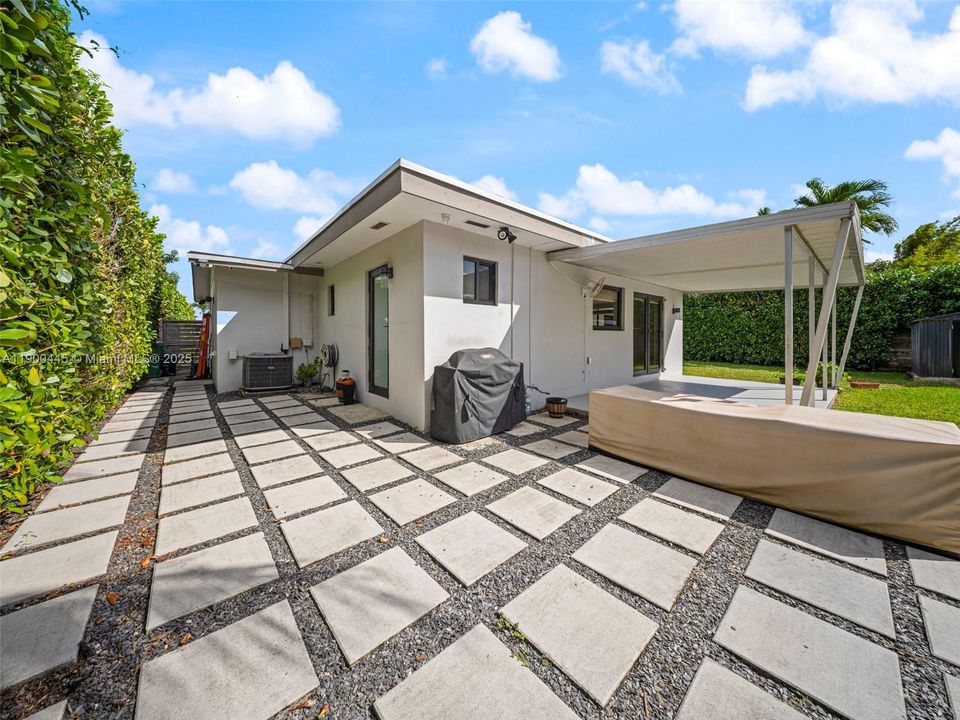 Recently Rented: $4,200 (4 beds, 3 baths, 1975 Square Feet)