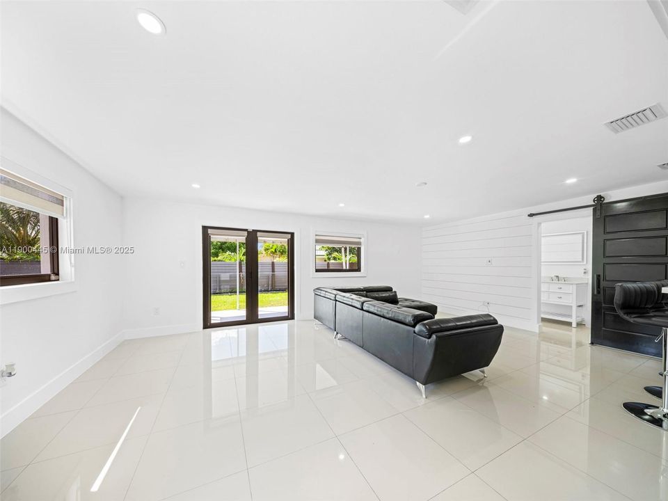 Recently Rented: $4,200 (4 beds, 3 baths, 1975 Square Feet)