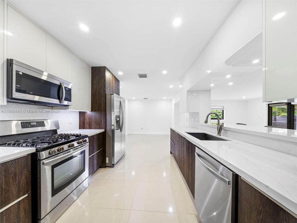 Recently Rented: $4,200 (4 beds, 3 baths, 1975 Square Feet)