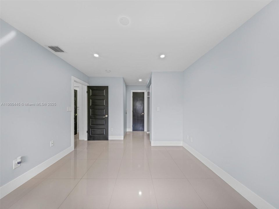 Recently Rented: $4,200 (4 beds, 3 baths, 1975 Square Feet)