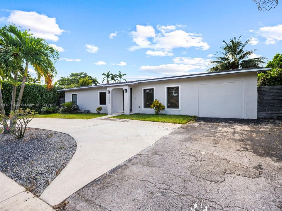 Recently Rented: $4,200 (4 beds, 3 baths, 1975 Square Feet)