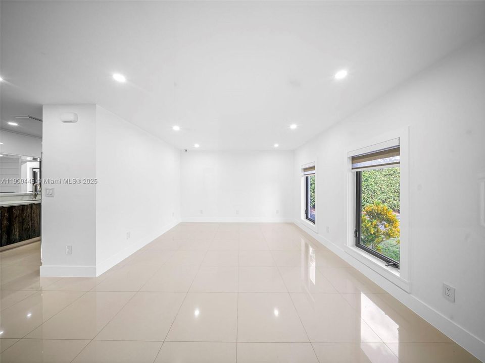 Recently Rented: $4,200 (4 beds, 3 baths, 1975 Square Feet)