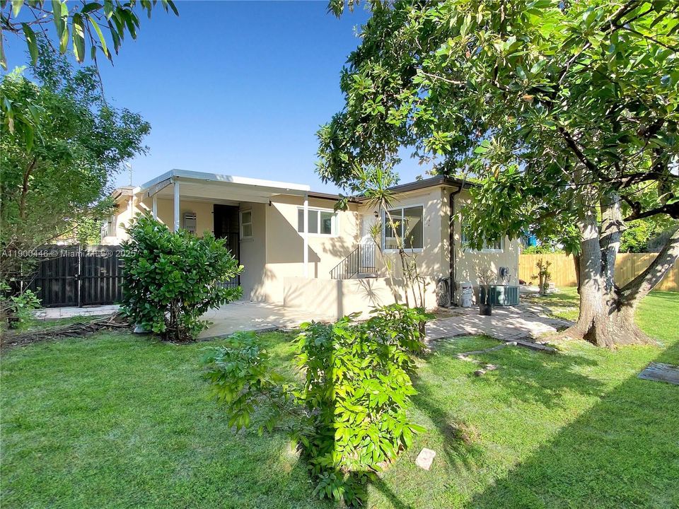 For Rent: $3,500 (3 beds, 2 baths, 1560 Square Feet)