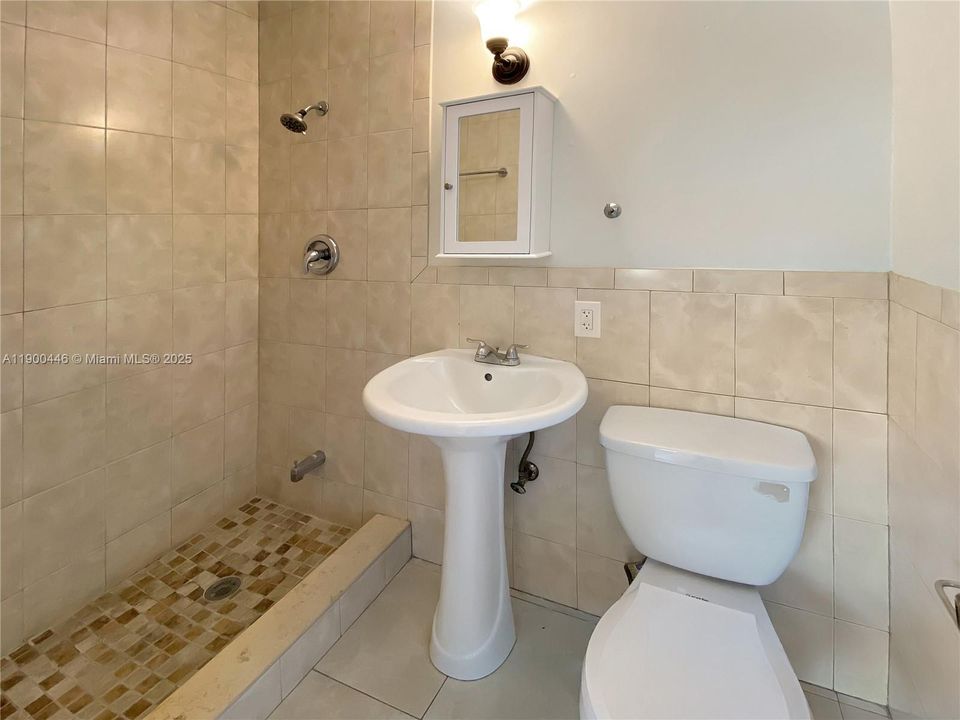 For Rent: $3,500 (3 beds, 2 baths, 1560 Square Feet)