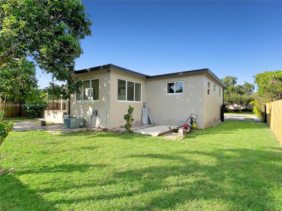 For Rent: $3,500 (3 beds, 2 baths, 1560 Square Feet)