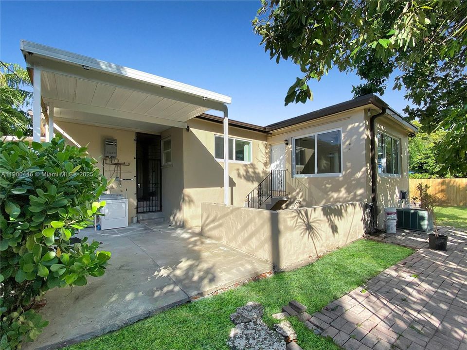 For Rent: $3,500 (3 beds, 2 baths, 1560 Square Feet)