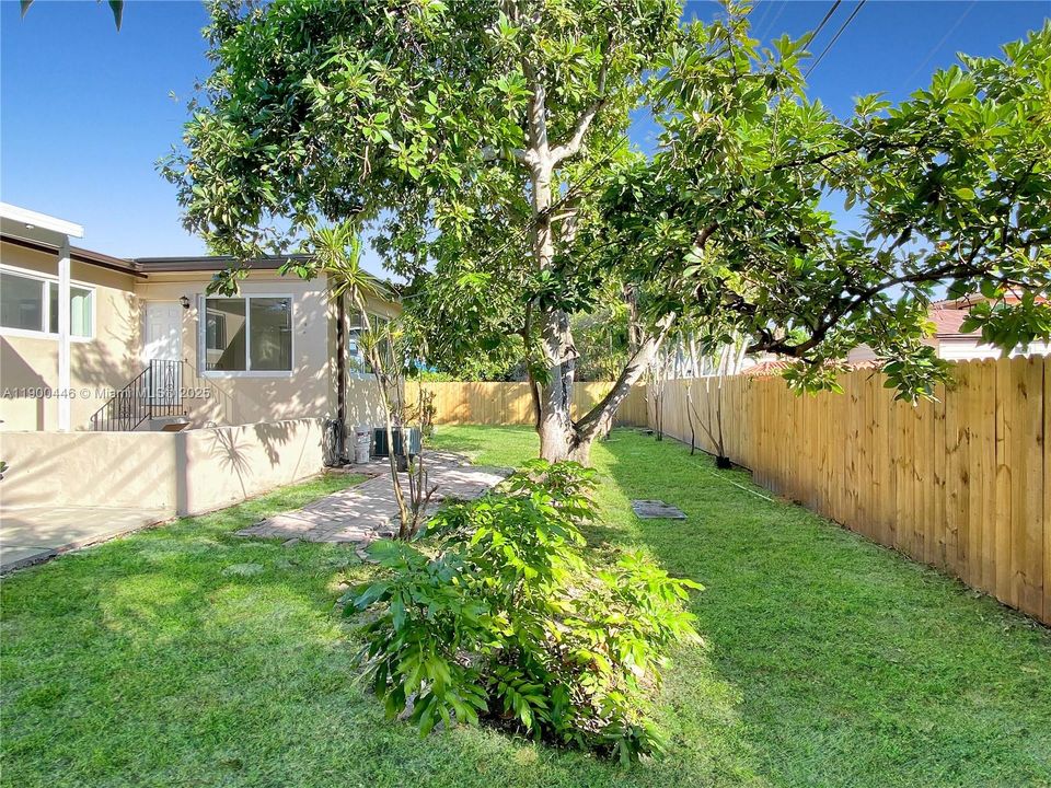 For Rent: $3,500 (3 beds, 2 baths, 1560 Square Feet)