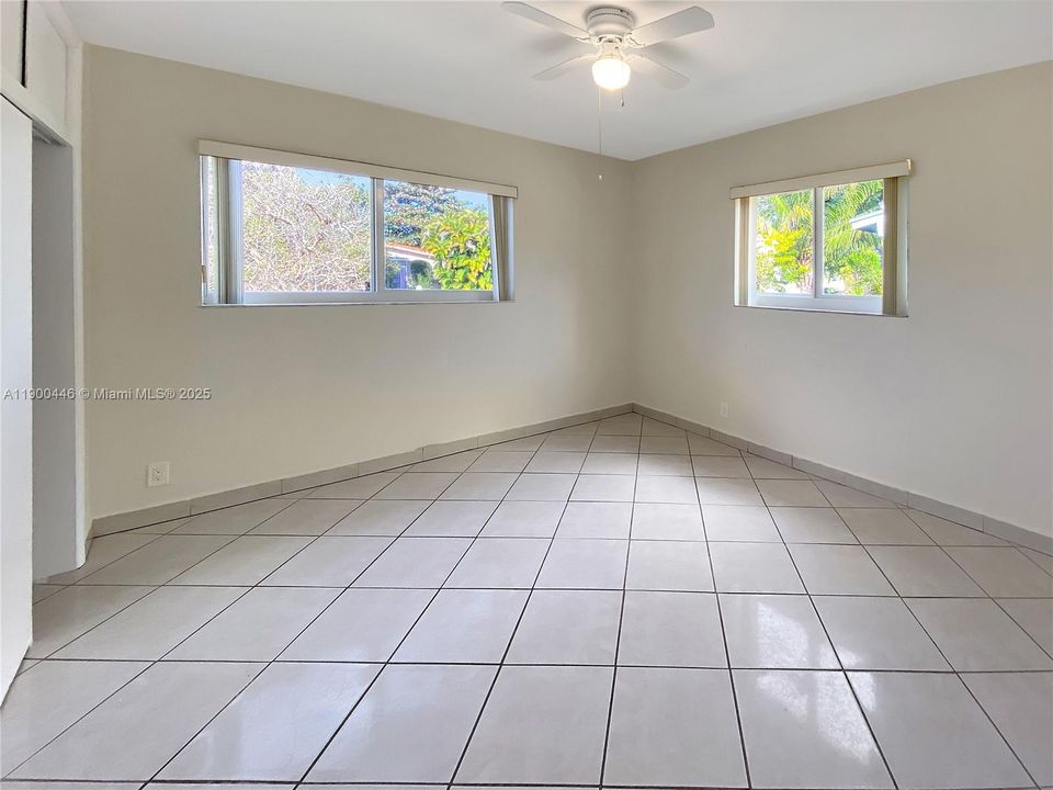 For Rent: $3,500 (3 beds, 2 baths, 1560 Square Feet)