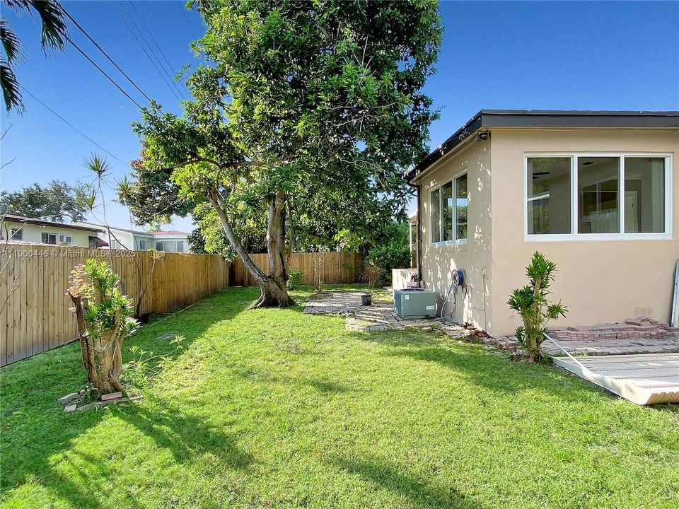 For Rent: $3,500 (3 beds, 2 baths, 1560 Square Feet)