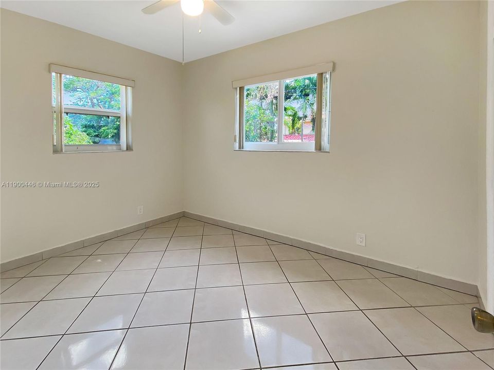 For Rent: $3,500 (3 beds, 2 baths, 1560 Square Feet)
