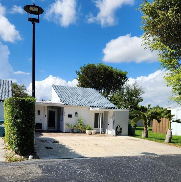 Recently Sold: $419,000 (2 beds, 2 baths, 982 Square Feet)