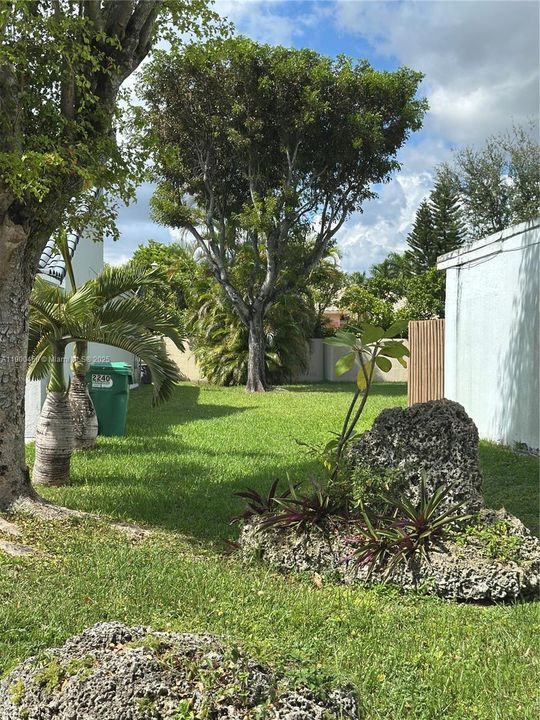 Recently Sold: $419,000 (2 beds, 2 baths, 982 Square Feet)