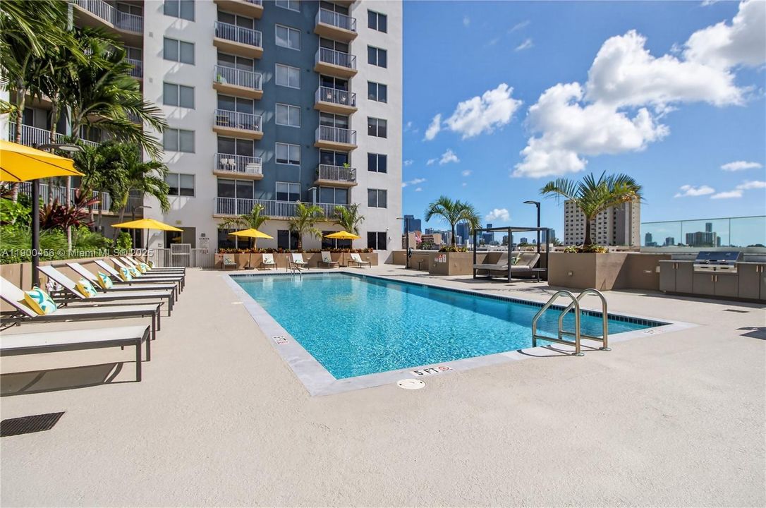 For Sale: $470,000 (2 beds, 2 baths, 1057 Square Feet)